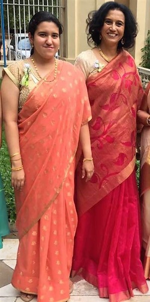 The vibrant mom-daughter today