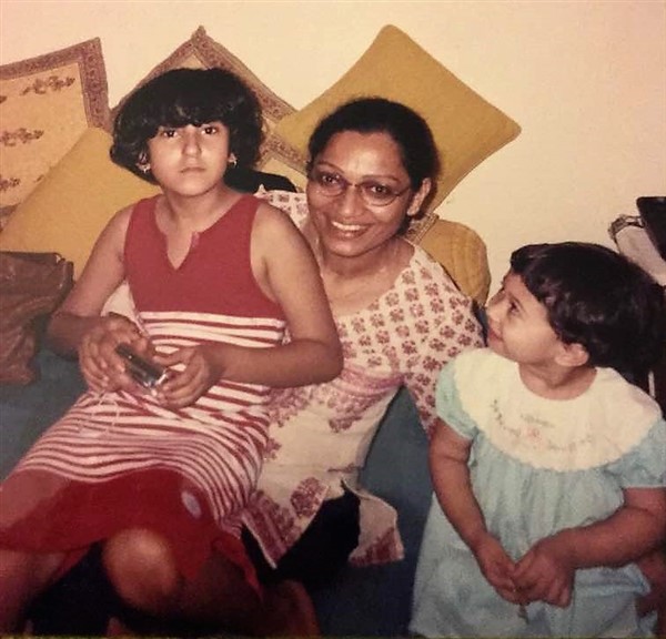 Meghana with Malathy and lil sis Eisha in 2001