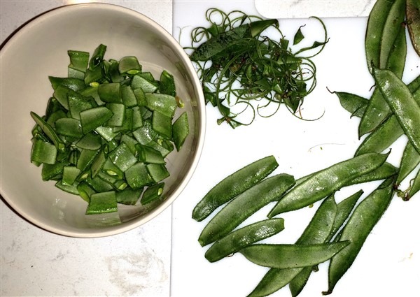 Prepping broad bean