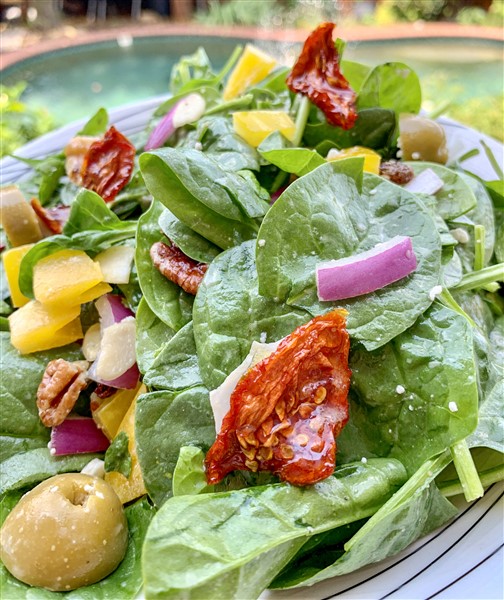 Salad with Dehydrated Tomatoes