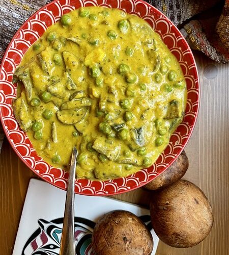 Mushroom and green peas curry online