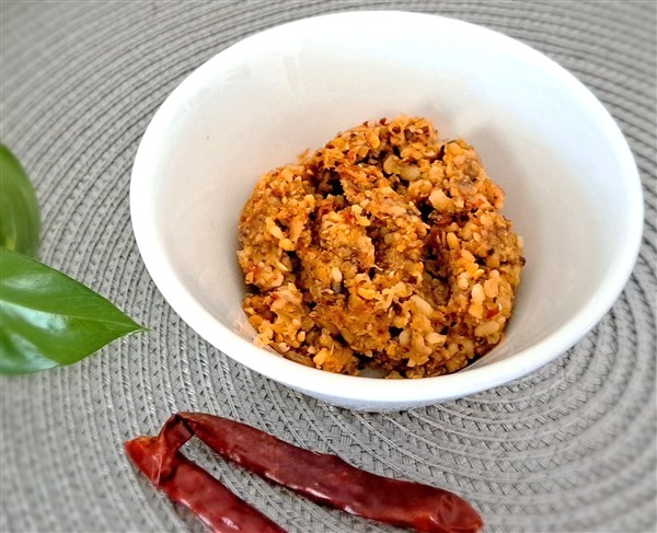 Ulli Kharam | Spicy, Tangy, Raw Onion Chutney